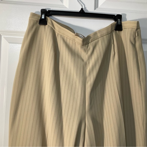Le Suit Tan Pinstripe Blazer and pant size 18. NWT. - Picture 6 of 16